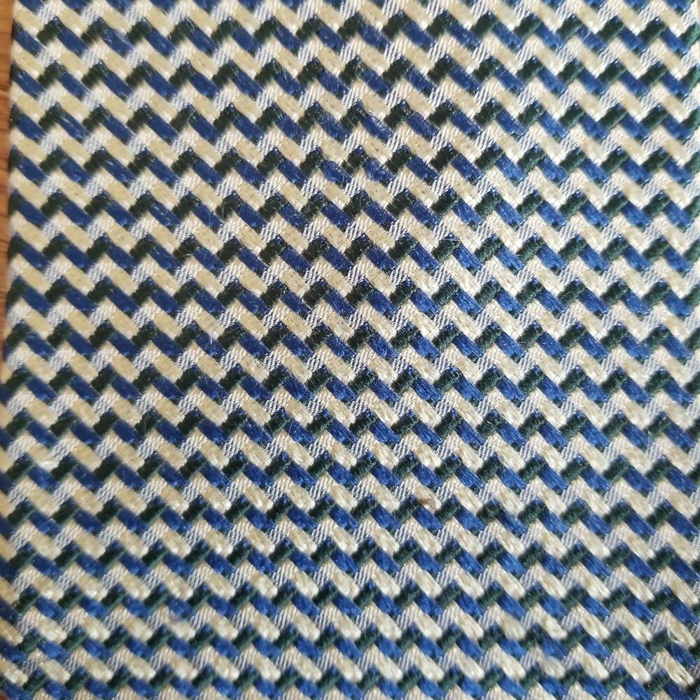 Geoffrey Beene tie 4"
